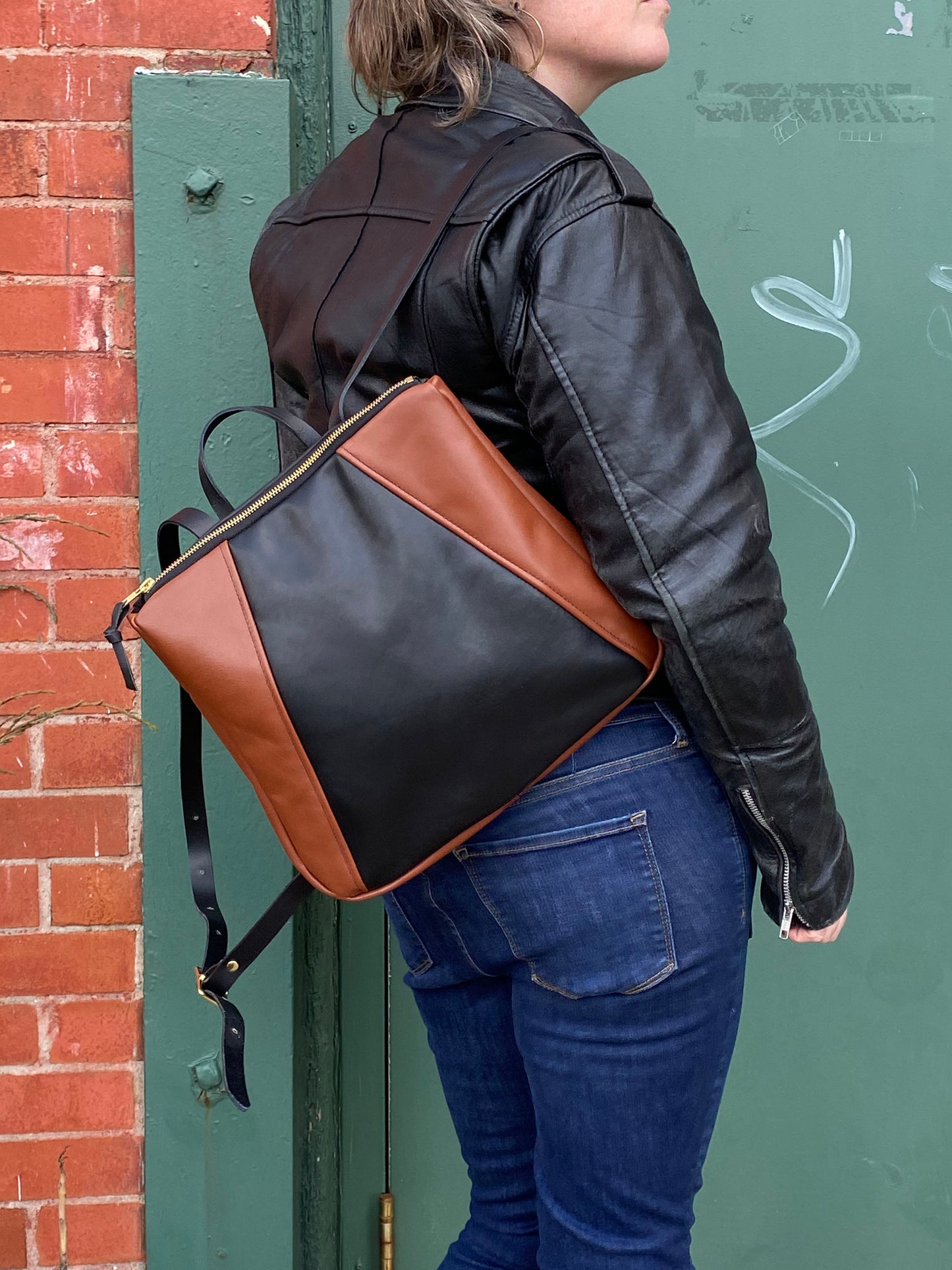 Small Dahlia Backpack in midnight and cinnamon