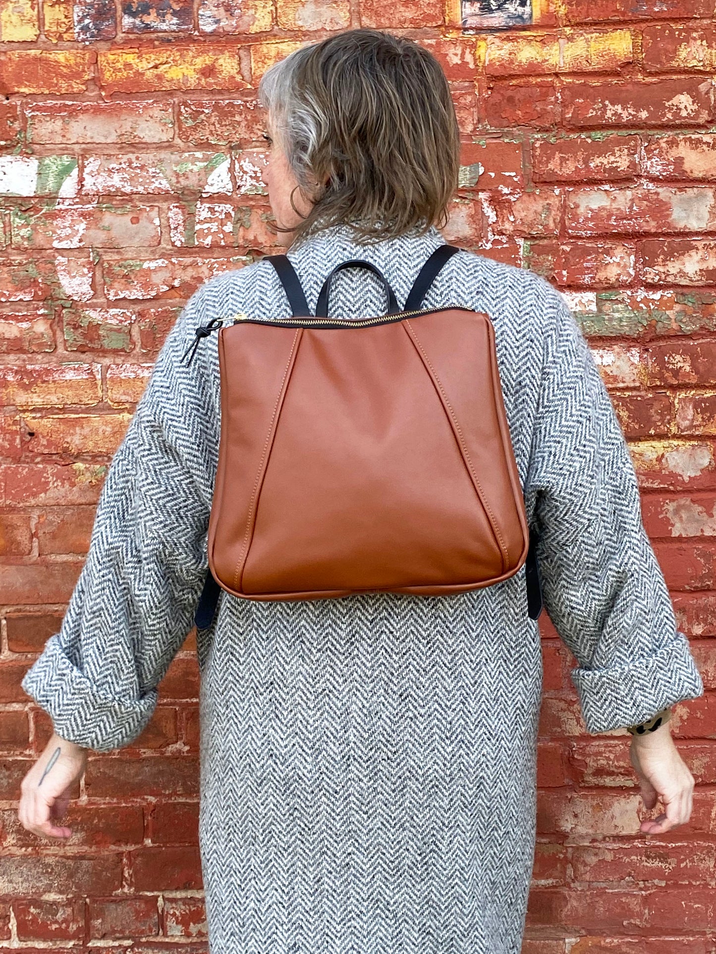 Small Dahlia Backpack in cinnamon