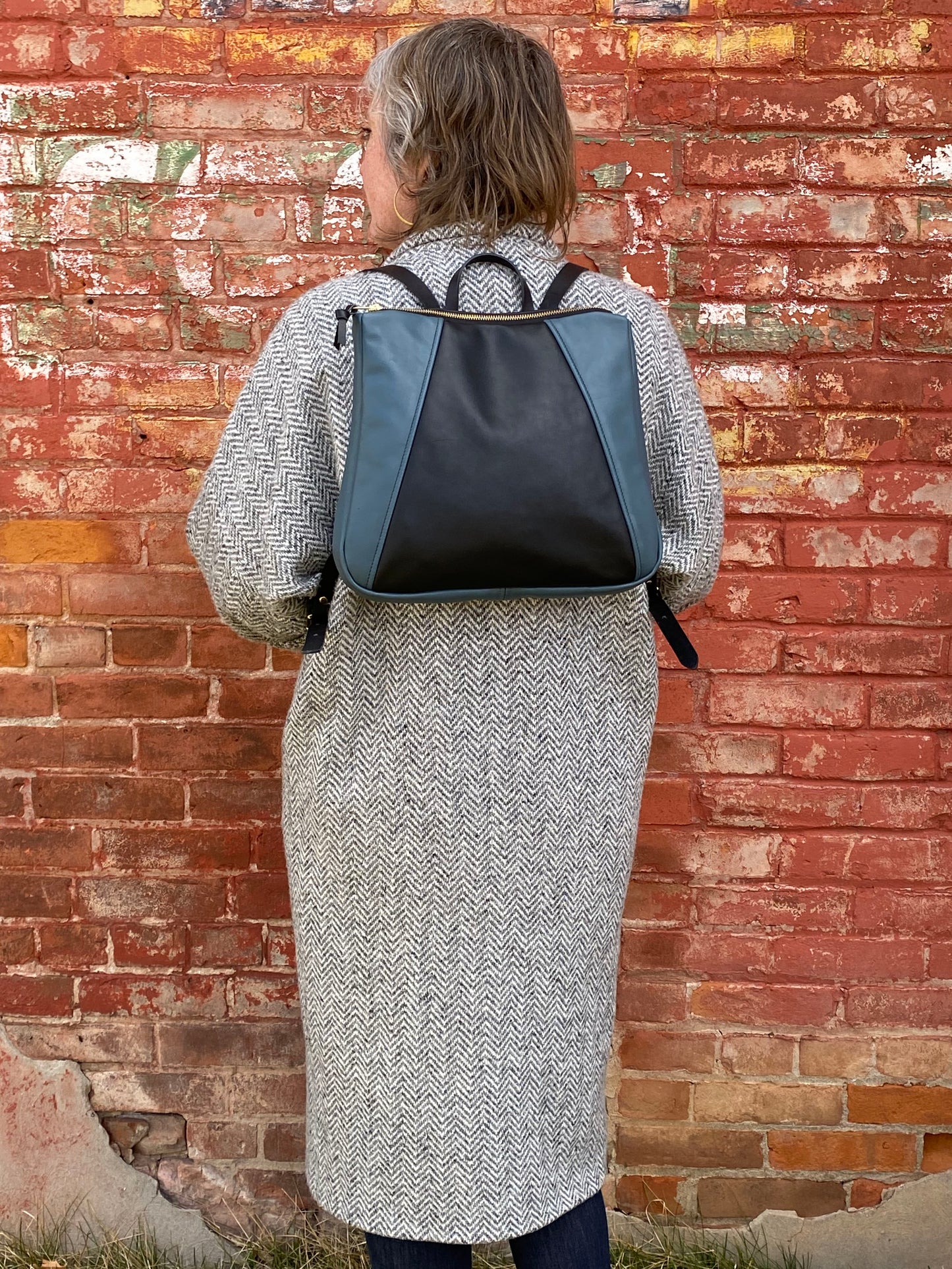 Small Dahlia Backpack in midnight and petrol