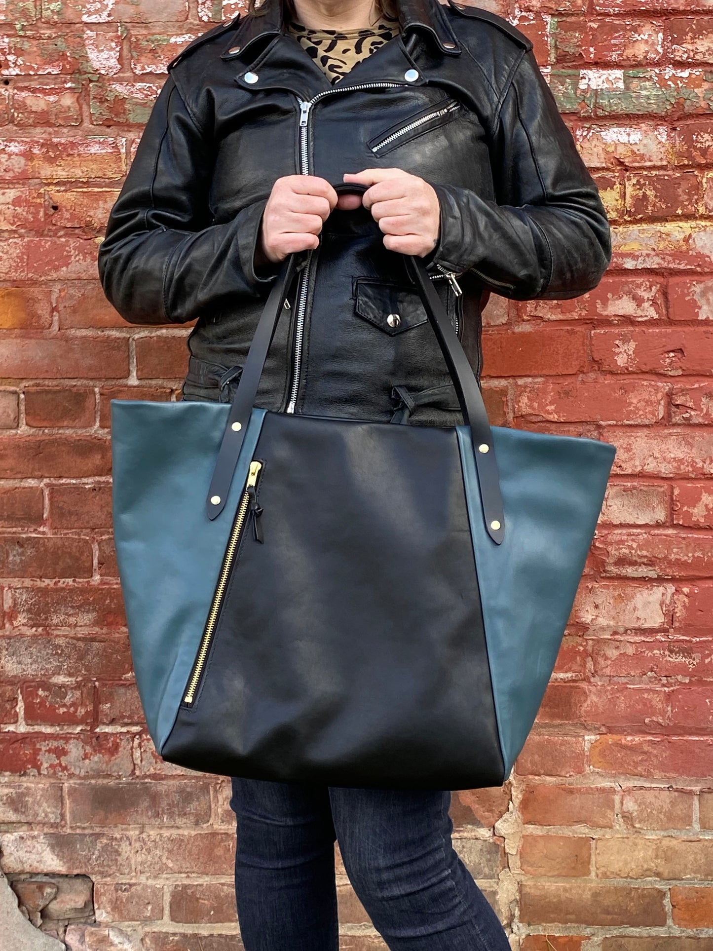 Willow Tote in midnight and petrol