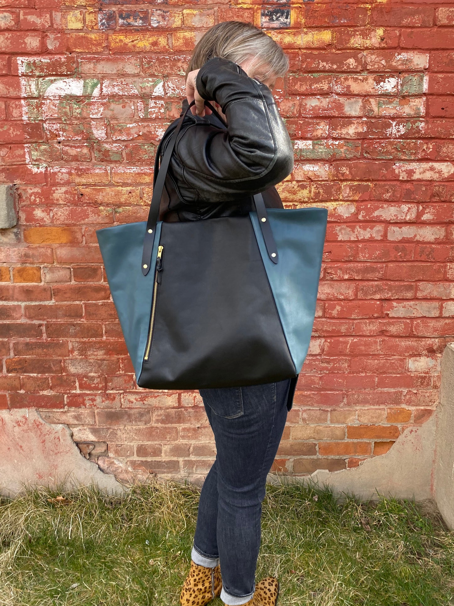 Willow Tote in midnight and petrol