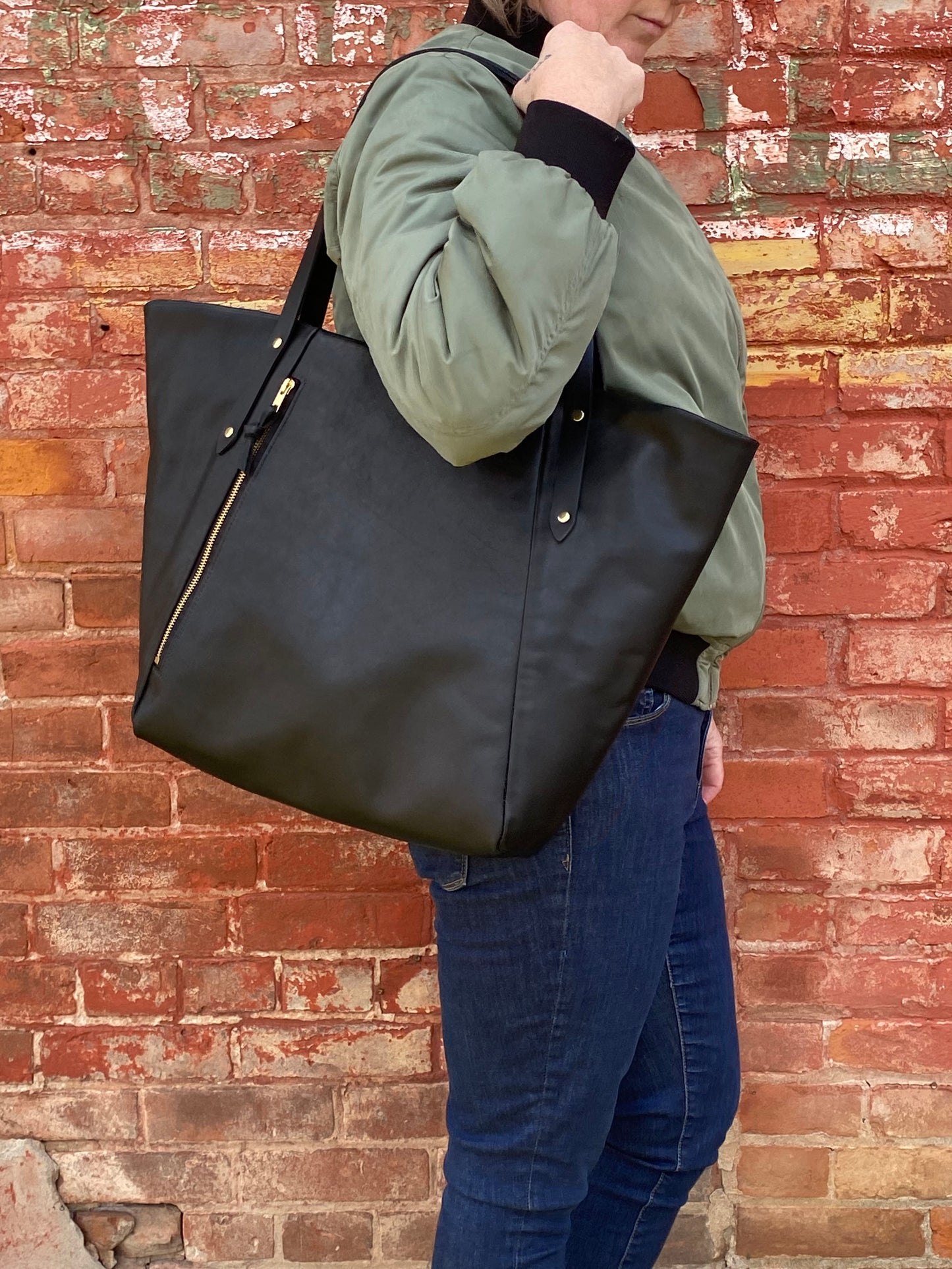 Willow Tote in midnight