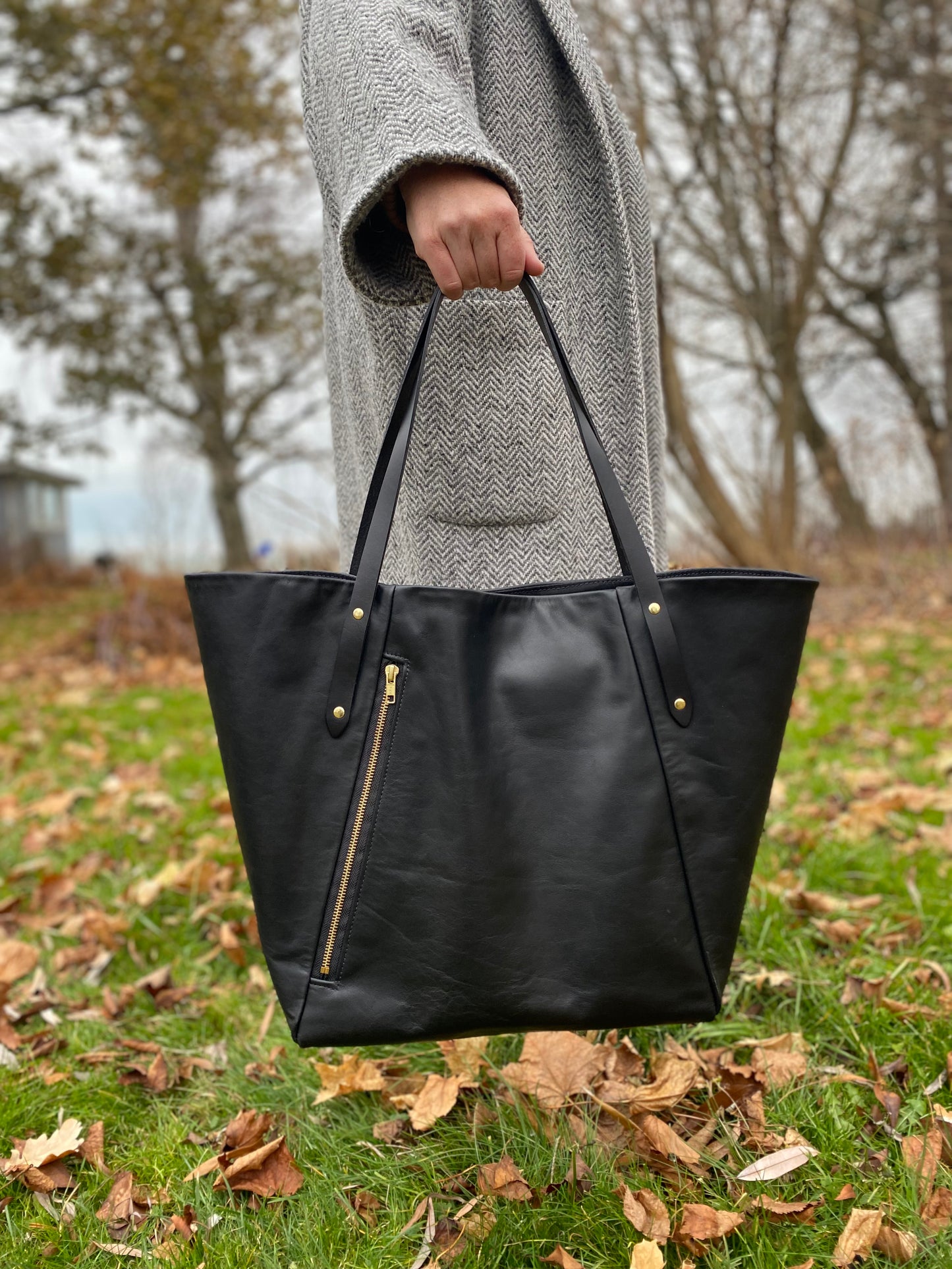 Willow Tote in midnight