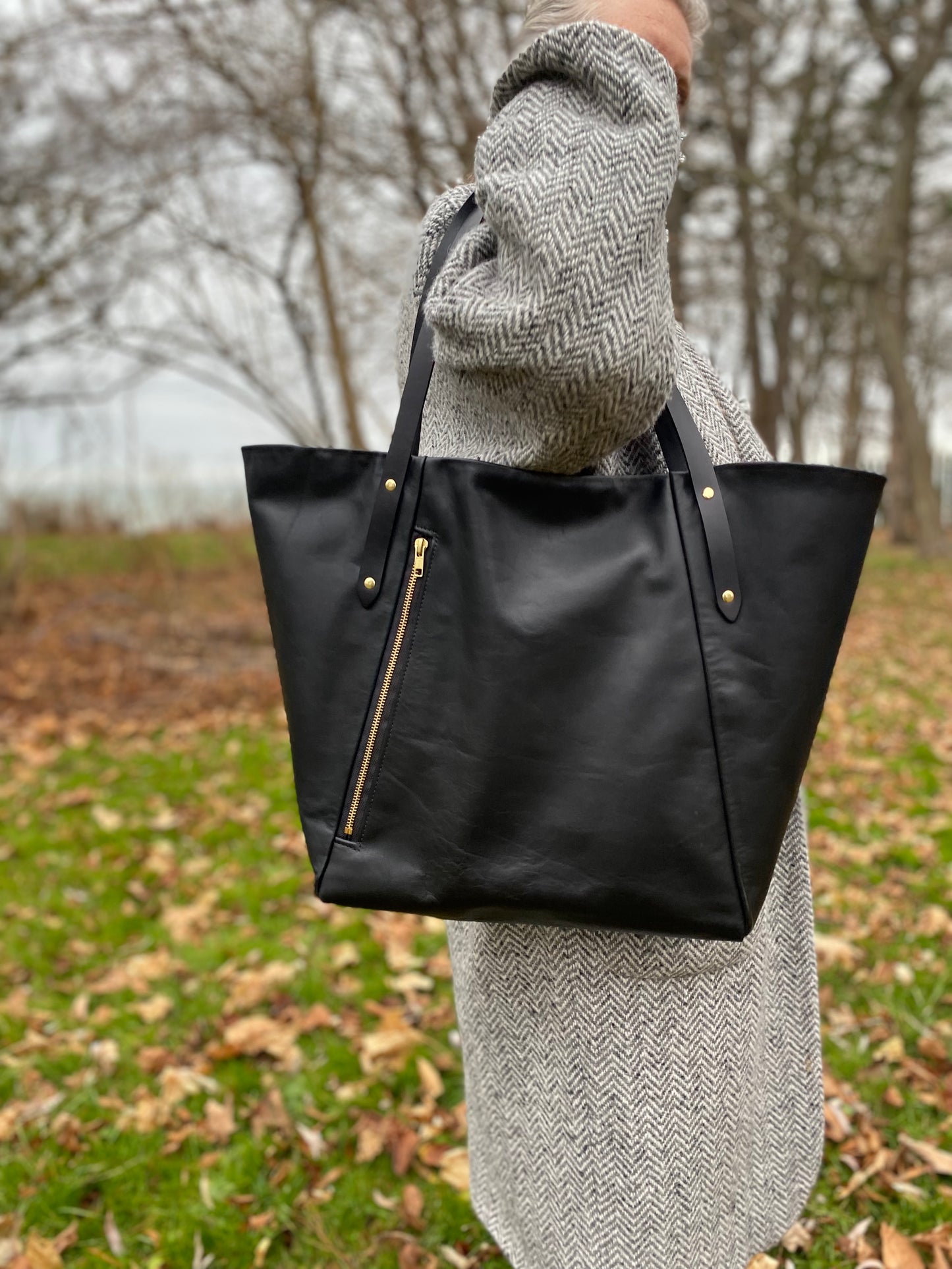 Willow Tote in midnight